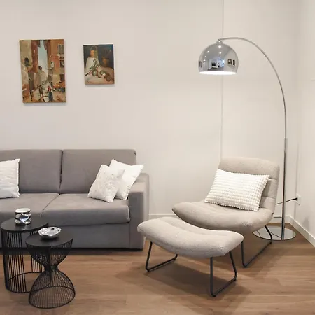 Sannazzaro Moderno In Centro Lägenhet