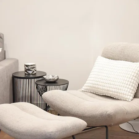 Sannazzaro Moderno In Centro Lägenhet