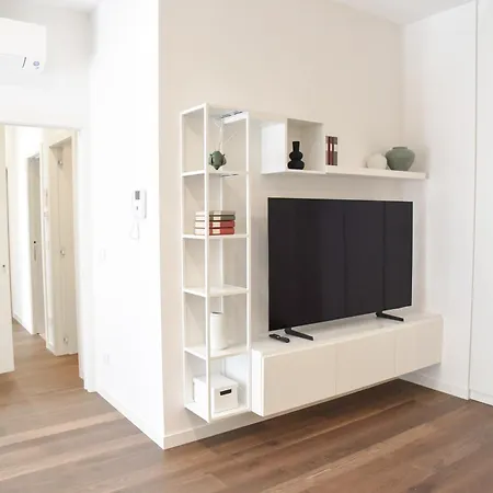 Sannazzaro Moderno In Centro