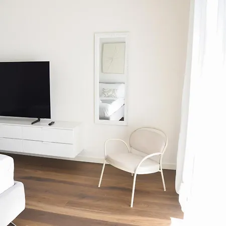 Sannazzaro Moderno In Centro Lägenhet