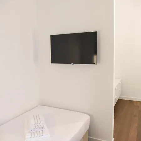 Sannazzaro Moderno In Centro Lägenhet *