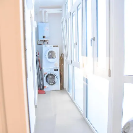 Sannazzaro Moderno In Centro Lägenhet *